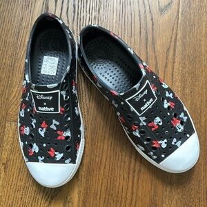 Disney Native Shoes - Minnie Mouse - Black - Women’s size 6